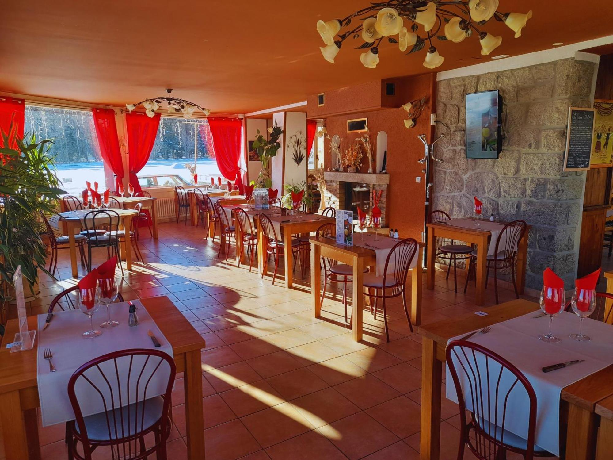 Le Catalan - Hotel Et Appartements Mont-Louis Εξωτερικό φωτογραφία