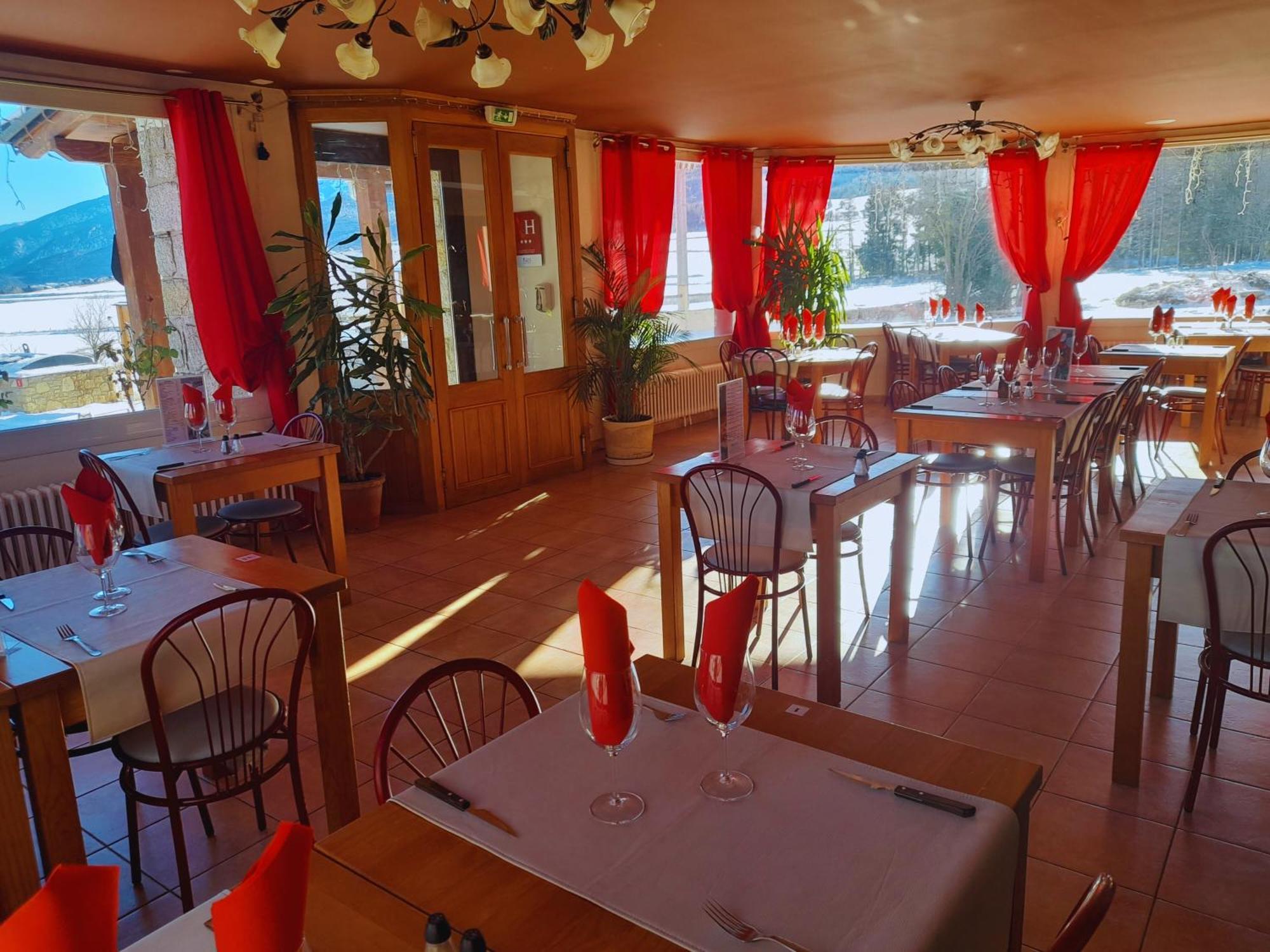 Le Catalan - Hotel Et Appartements Mont-Louis Εξωτερικό φωτογραφία