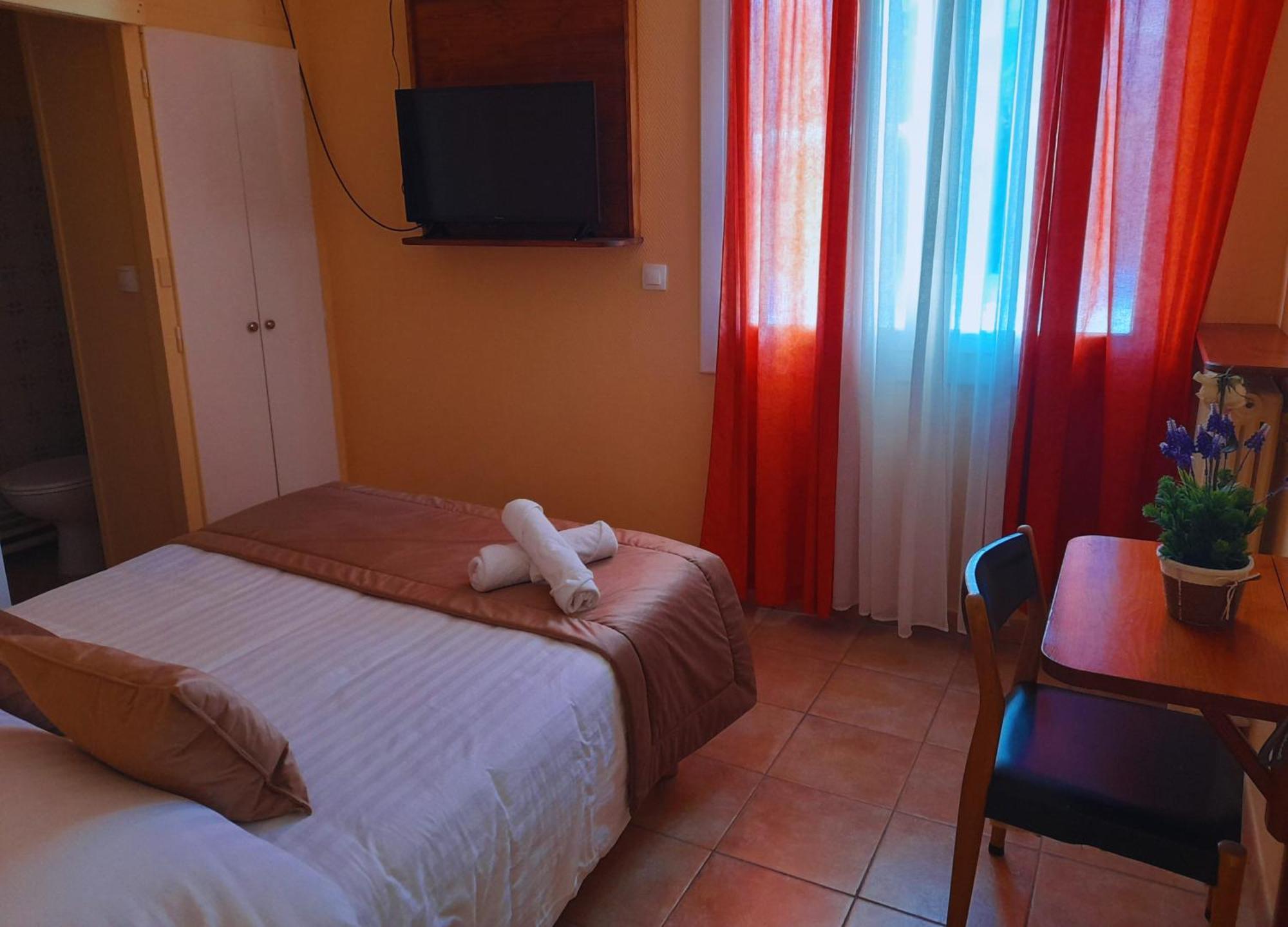 Le Catalan - Hotel Et Appartements Mont-Louis Εξωτερικό φωτογραφία