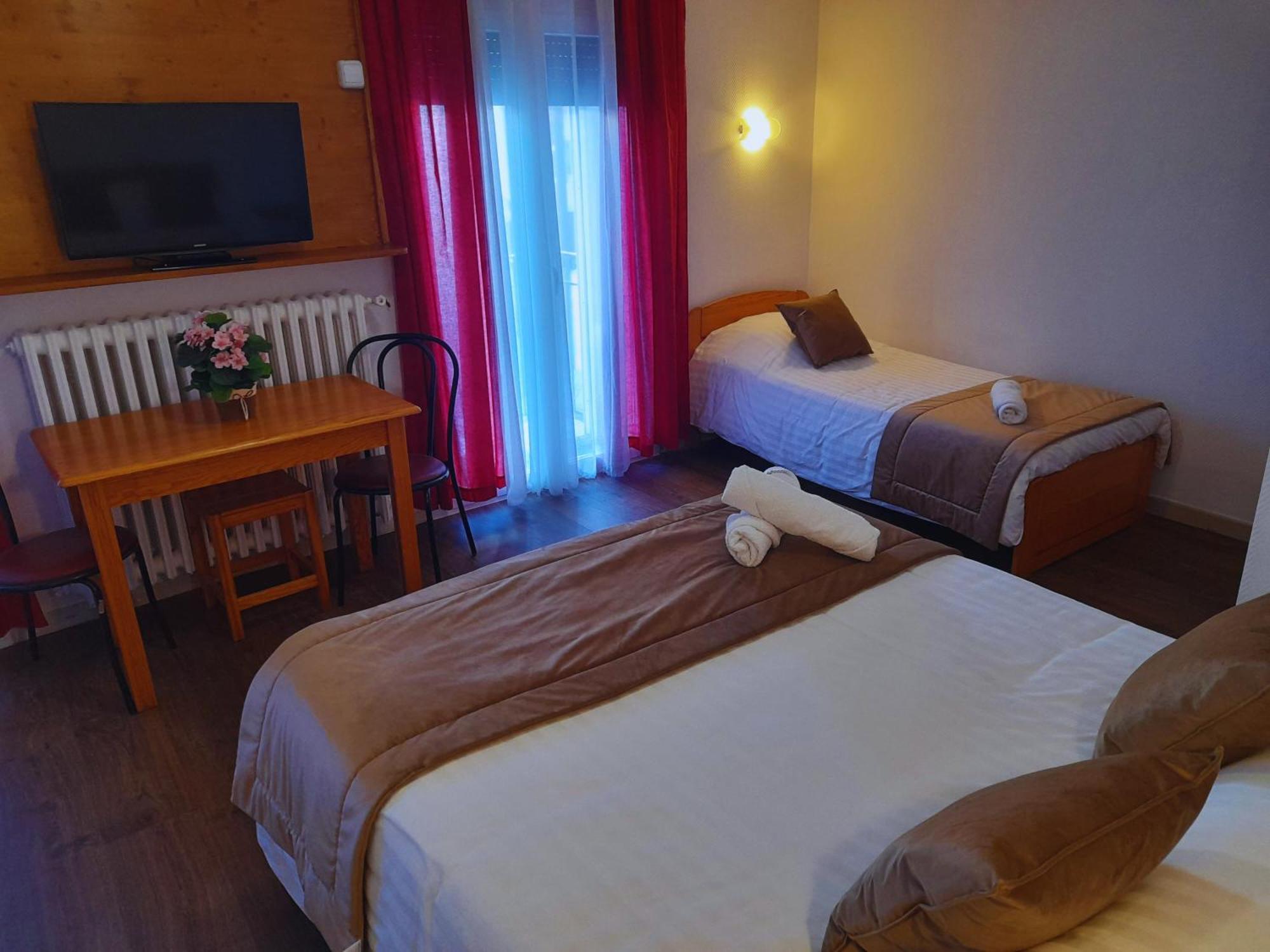 Le Catalan - Hotel Et Appartements Mont-Louis Εξωτερικό φωτογραφία