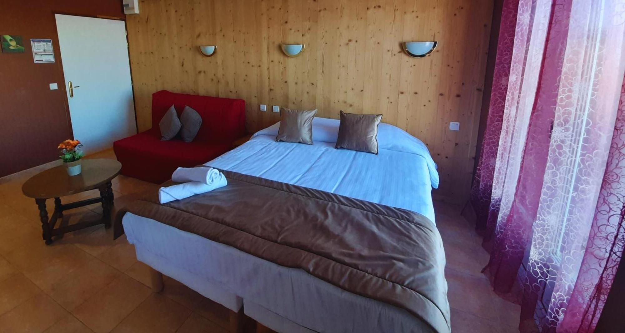 Le Catalan - Hotel Et Appartements Mont-Louis Εξωτερικό φωτογραφία